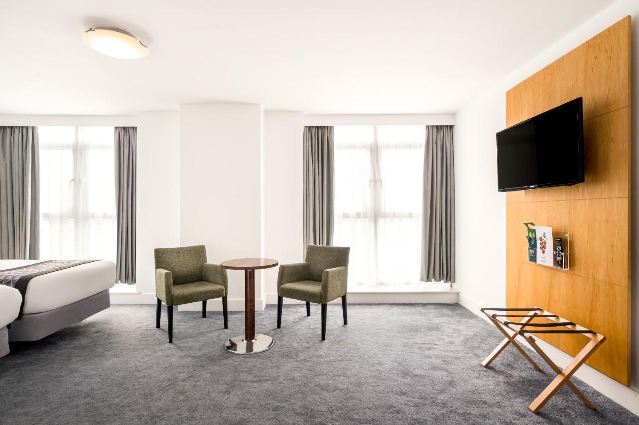 By Ihg