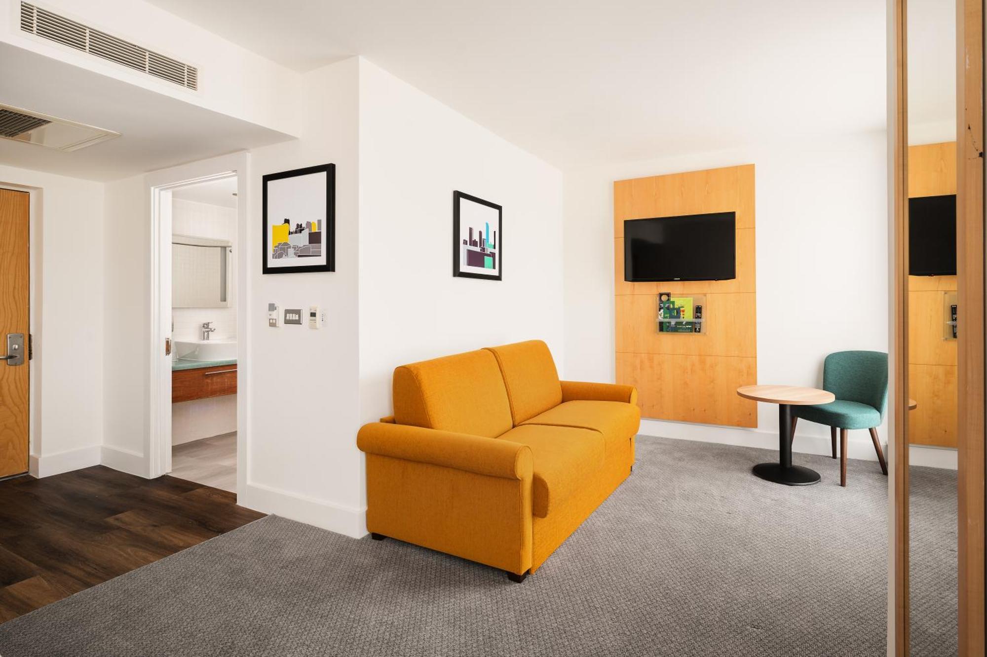 Hotel By Ihg
