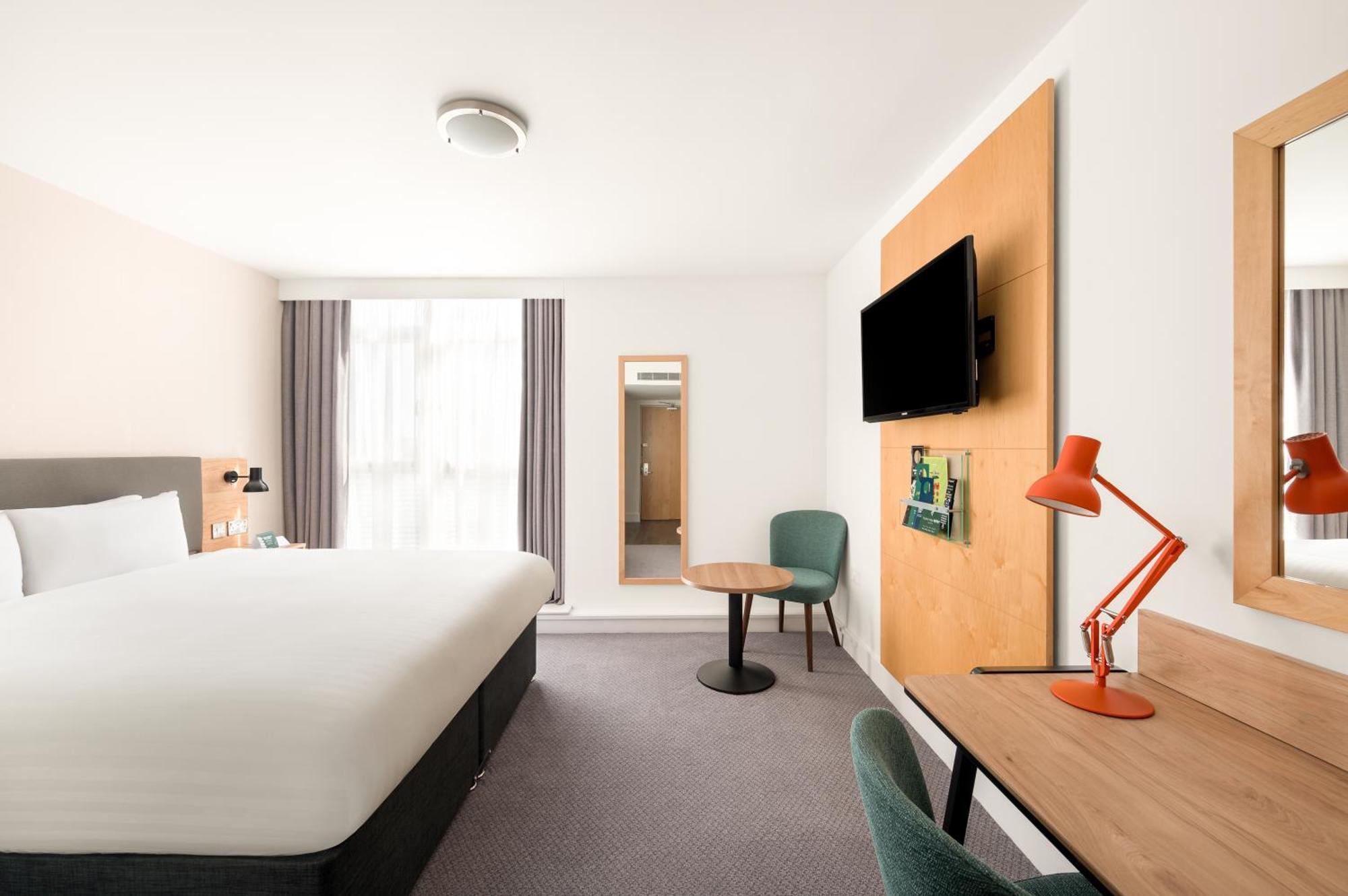 By Ihg